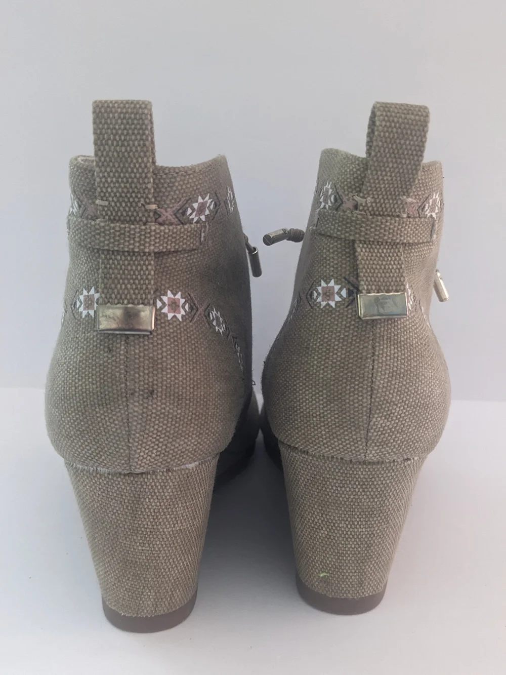 Soda Taupe Wedge Ankle Boots with Stud Embellishments NWOT 7